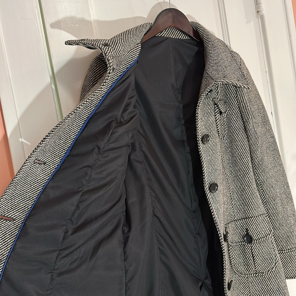 Wool coat with charming bunny appliqué back. Upcycled into fabulousness! Size 4 - Picture 11 of 12